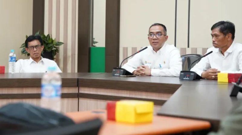 Mendiktisaintek Prof. Brian Yuliarto, S.T., M.Eng., Ph.D. Berkunjung ke Banjarbaru Kalimantan Selatan dalam rangka Mendampingi Presiden RI Resmikan Sekolah Rakyat