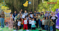 Maknai Hari Pendidikan Nasional 2025 dengan Aksi Nyata Muhammadiyah Sampit terjun langsung sebagai relawan di kegiatan literasi bersama komunitas Teras Baca Merdeka