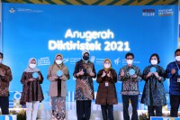 LLDIKTI Kalimantan sabet tiga penghargaan pada Anugerah Diktiristek 2021