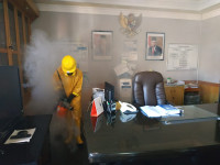 Cegah Penyebaran COVID 19, LLDIKTI XI Lakukan Penyemprotan Disinfektan