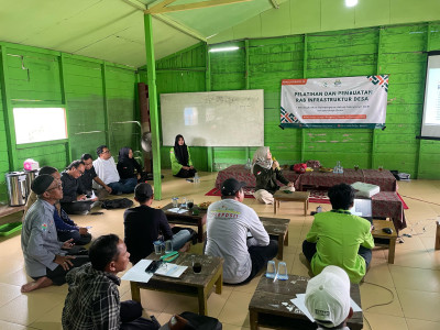 Dosen Arsitektur Unukase Latih Perangkat Desa Sungai Bangkal dan Sekitarnya Susun RAB Infrastruktur